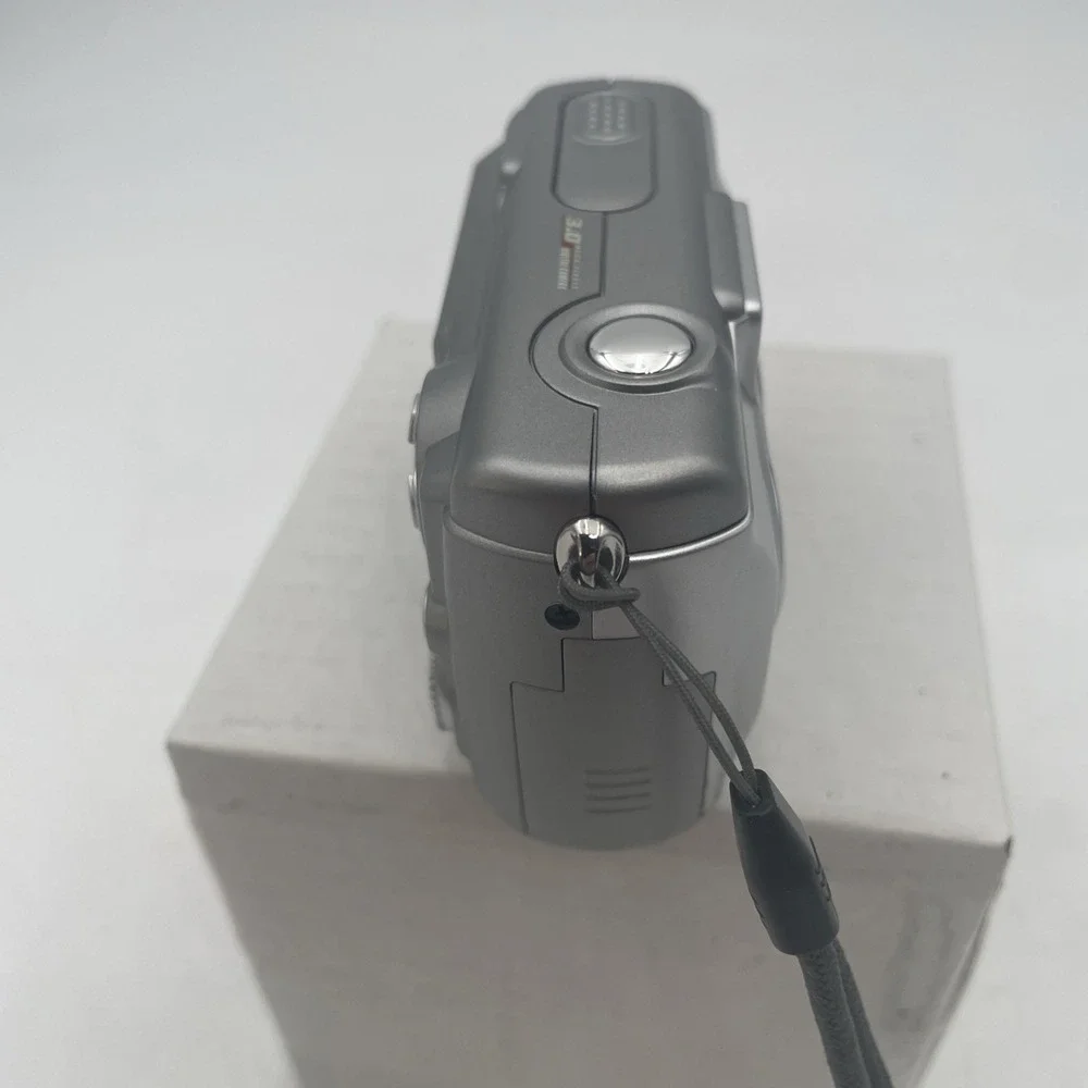 DXG-308 Ultra Compact Digital Camera 3.0MP Silver Point Shoot +Battery+Case